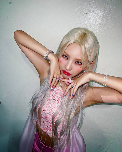 Crop Top Col Collier Perle Rose Fleurs Dos Nu Soyeon G I Dle Mode Femme