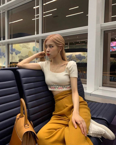 Crop Top Motif Broderie Roses Fleur Rosé BlackPink Quotidien Mode Aéroport