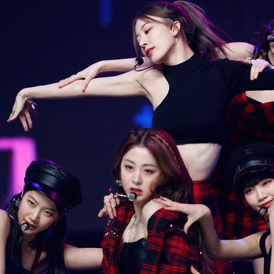 Crop Top Noir Manche Unique Epaule Nue Rond Sakura LE SSERAFIM Kpop Mnet