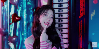 Crop Top Rose Bonbon Coeur Métal Chaeryeong Itzy Twenty MV Fan Meeting