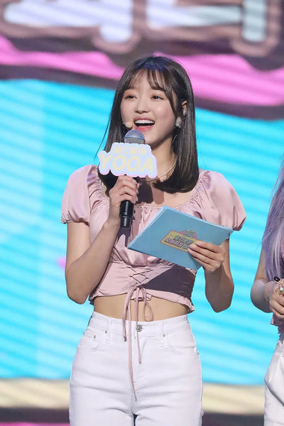 Crop Top Rose Satin Corset Lacet Blouse Courte YooA Oh My Girl Mode Kpop