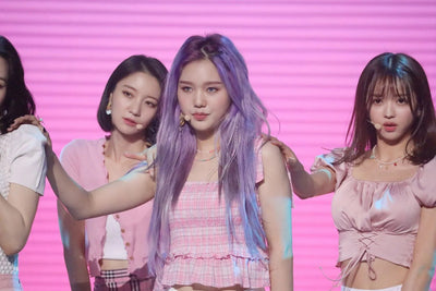 Crop Top Rose Satin Corset Lacet Blouse Courte YooA Oh My Girl Mode Kpop