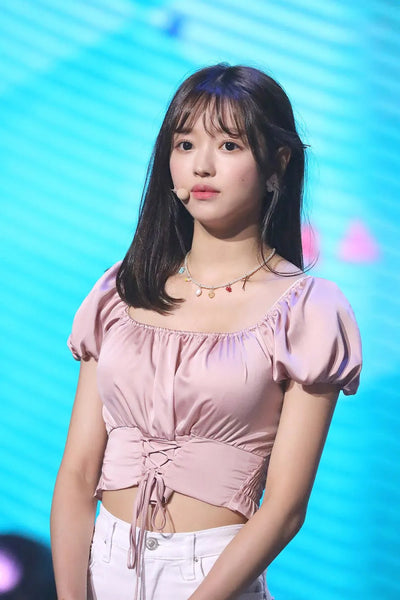 Crop Top Rose Satin Corset Lacet Blouse Courte YooA Oh My Girl Mode Kpop