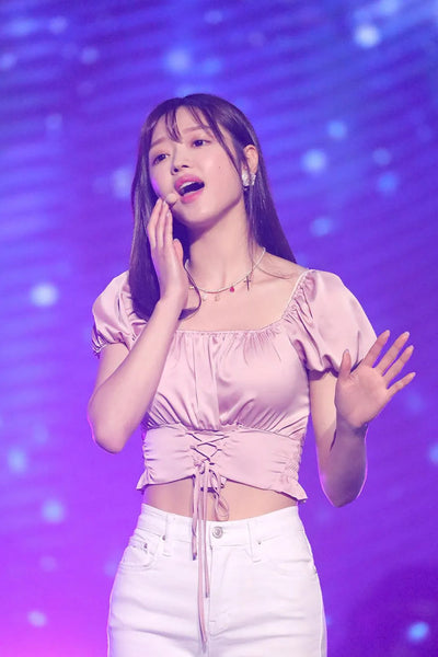 Crop Top Rose Satin Corset Lacet Blouse Courte YooA Oh My Girl Mode Kpop