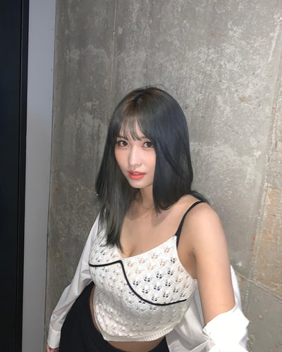 Crop Top Tricot Blanc avec Detail Noir Momo Twice Mode Femme Kpop