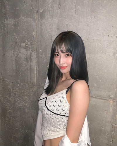 Crop Top Tricot Blanc avec Detail Noir Momo Twice Mode Femme Kpop