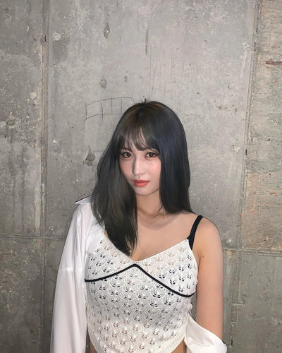 Crop Top Tricot Blanc avec Detail Noir Momo Twice Mode Femme Kpop