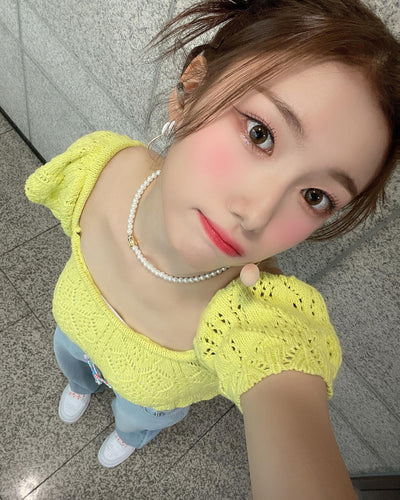 Crop Top Tricot Jaune Manches et Col Ample Youngeun Kep1er Mode Kpop