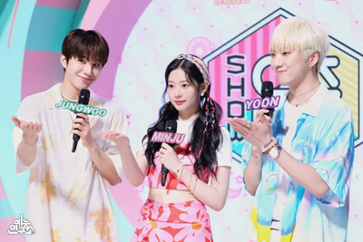 Ensemble Débardeur et Jupe Floral Rétro Minju Music Core Mode Kpop