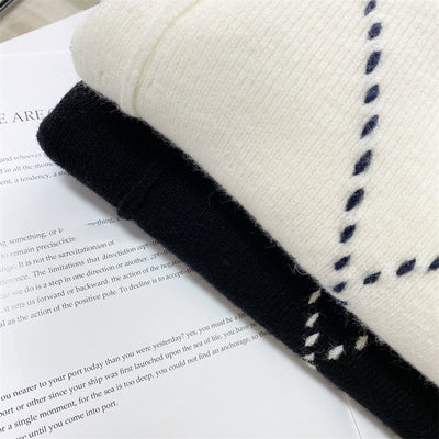 Pull Noir Losanges Coutures Blanc Jisoo BlackPink Mode Fashion Week Paris