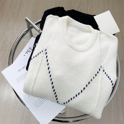 Pull Noir Losanges Coutures Blanc Jisoo BlackPink Mode Fashion Week Paris