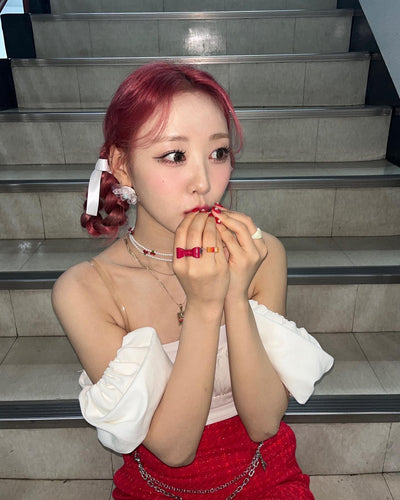 Haut Court Plissé Epaules Nues Blanc Yves LOONA Mode Femme Kpop Corée