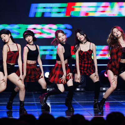 Crop Top Noir Manche Unique Epaule Nue Rond Sakura LE SSERAFIM Kpop Mnet