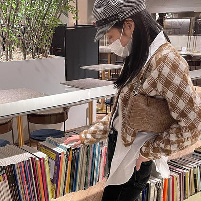 Veste Courte Cardigan en maille Argyle Camel et Blanc Jennie Kim KPop