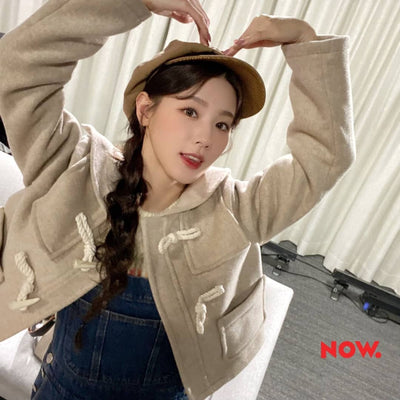 Manteau Automne Court Boutons en corne et corde Miyeon Gossip Idle NOW