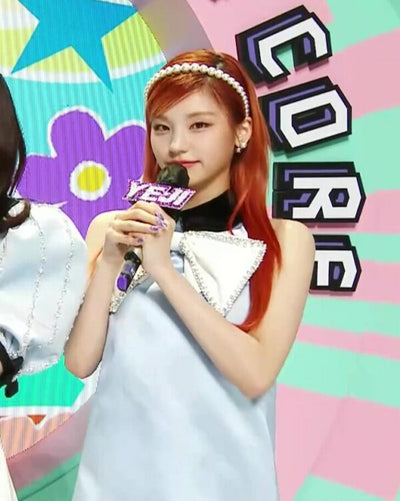 Mini Robe Satin bleu avec Nœud Blanc Yeji ITZY Anniversaire Show! Music Core