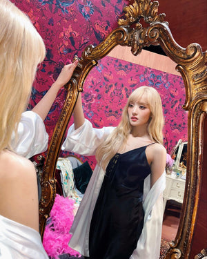 Nuisette Sexy Satin Noir à Bretelles et Lacet Central Minnie G IDLE NXDE