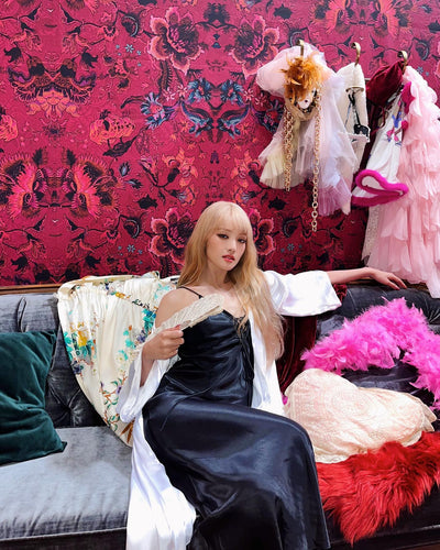 Nuisette Sexy Satin Noir à Bretelles et Lacet Central Minnie G IDLE NXDE