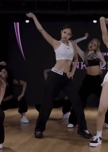 Pantalon Revers Blanc Réversible Jennie Pink Venom Dance Practice BlackPink