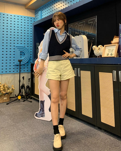 Pull Crop Col V Sans Manches Rayures Blancs à Torsades Wendy RedVelevet