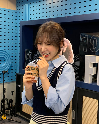 Pull Crop Col V Sans Manches Rayures Blancs à Torsades Wendy RedVelevet