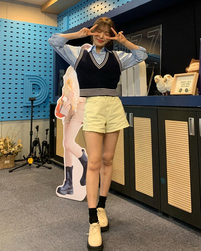 Pull Crop Col V Sans Manches Rayures Blancs à Torsades Wendy RedVelevet