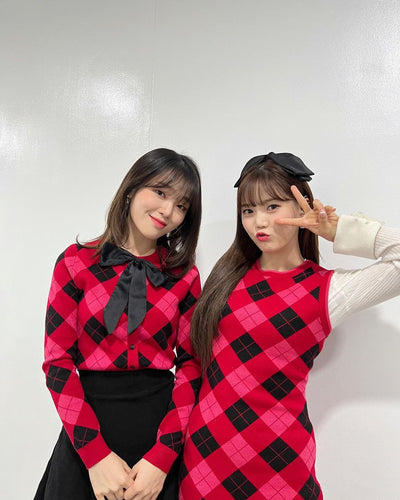 Pull Losanges Noir et Rouge Style Corée Seunghee Oh My Girl Mode Kpop