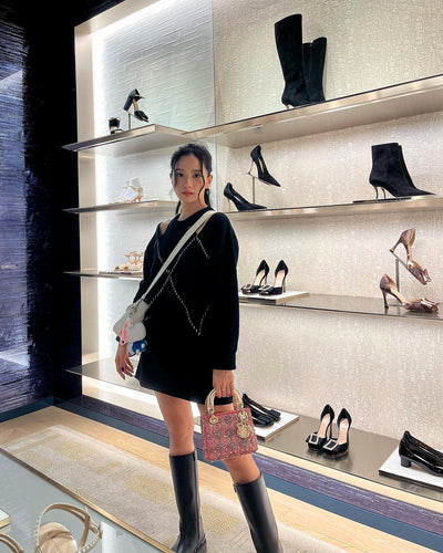 Pull Noir Losanges Coutures Blanc Jisoo BlackPink Mode Fashion Week Paris