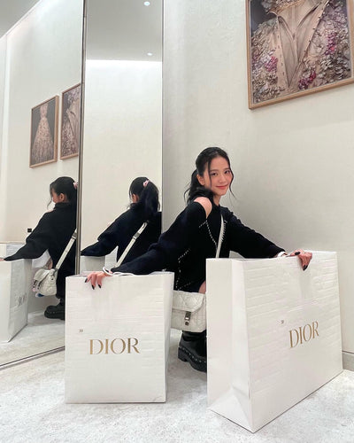 Pull Noir Losanges Coutures Blanc Jisoo BlackPink Mode Fashion Week Paris