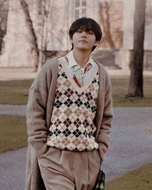 Pull Rétro à carreaux Multicolor en diamant à col en V Taehyung BTS