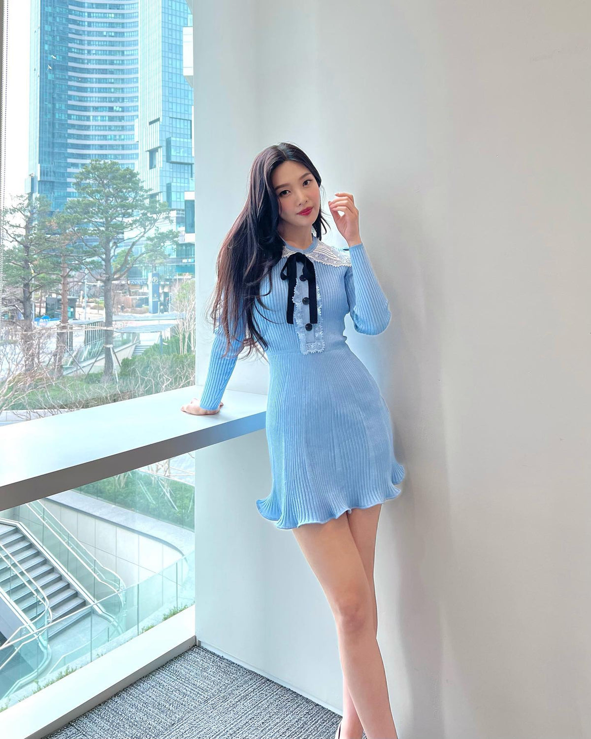 Other Stories - Robe Mi-longue Asymétrique En Lin Avec Bretelle Torsadee Marron Fonce