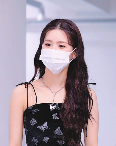 Robe Noire Slim Fendue à Bretelle Papillon Strass Miyeon Mode Coréenne