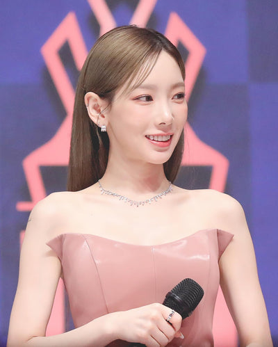 Robe Satin Rose Bustier Sexy Chic Taeyeon MC Queendom 2 Girl Generation