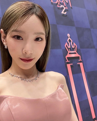 Robe Satin Rose Bustier Sexy Chic Taeyeon MC Queendom 2 Girl Generation