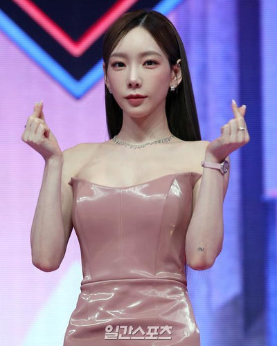 Robe Satin Rose Bustier Sexy Chic Taeyeon MC Queendom 2 Girl Generation