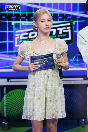 Robe Verte à Voiles et 2 Noeuds Motif Fleurs Miyeon MC MCountdown G Idle