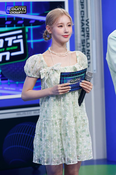 Robe Verte à Voiles et 2 Noeuds Motif Fleurs Miyeon MC MCountdown G Idle