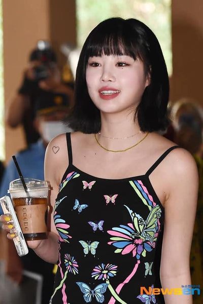 Robe Fluo Synergie Sonore Sombre Soojin G I dle After School Club KPop