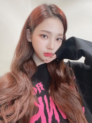 Sweat Graffiti Rock et Guitares 211110 yizhiyu Fansign Karina Aespa