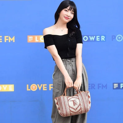 T Shirt Asymétrique Manche Epaule Nue Boutons en Diagonal Joy RedVelvet