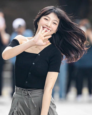 T Shirt Asymétrique Manche Epaule Nue Boutons en Diagonal Joy RedVelvet