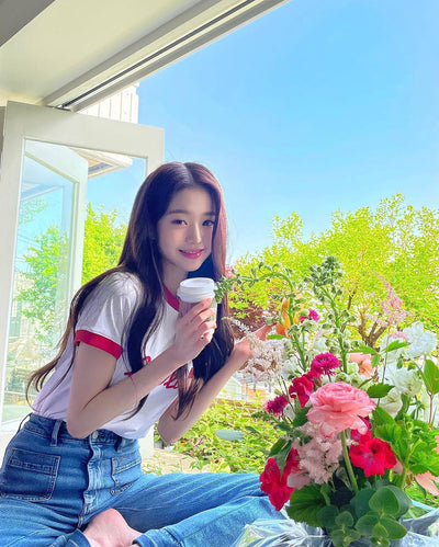 T Shirt LouLou avec Coeur Rouge WonYoung Ive SK Telecom Instagram Kpop