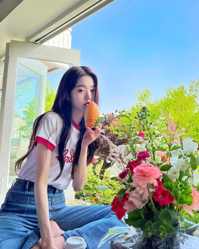 T Shirt LouLou avec Coeur Rouge WonYoung Ive SK Telecom Instagram Kpop