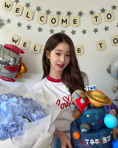 T Shirt LouLou avec Coeur Rouge WonYoung Ive SK Telecom Instagram Kpop