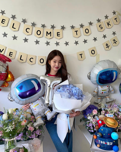 T Shirt LouLou avec Coeur Rouge WonYoung Ive SK Telecom Instagram Kpop