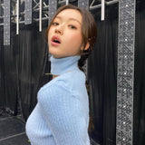 Haut Slim Tricot Bleu Col V Avec Collier Ras de Cou Yooa Oh My Girl